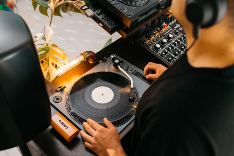 Lenco Pladespiller med direkte drev PC-kodning CE-UK Grå