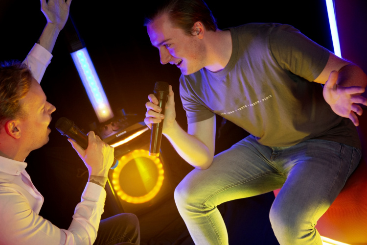 Lenco Sæt med 2 trådløse mikrofoner med bærbar batteridrevet modtager