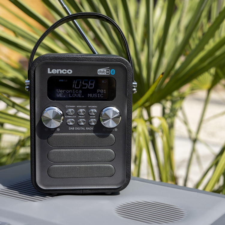 Lenco Bærbar DAB+ FM-radio med Bluetooth® og AUX-indgang, genopladeligt batteri Sort Lenco Bærbar DAB+ FM-radio med Bluetooth® og AUX-indgang, genopladeligt batteri Sort