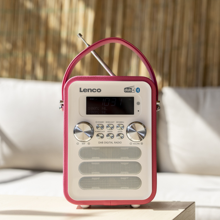 Lenco Bærbar DAB+ FM-radio med Bluetooth® og AUX-indgang, genopladeligt batteri Hvid Lenco Bærbar DAB+ FM-radio med Bluetooth® og AUX-indgang, genopladeligt batteri Hvid