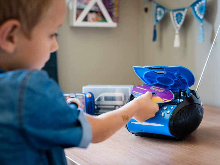 Lenco Bærbar FM-radio med CD Blå/Sort