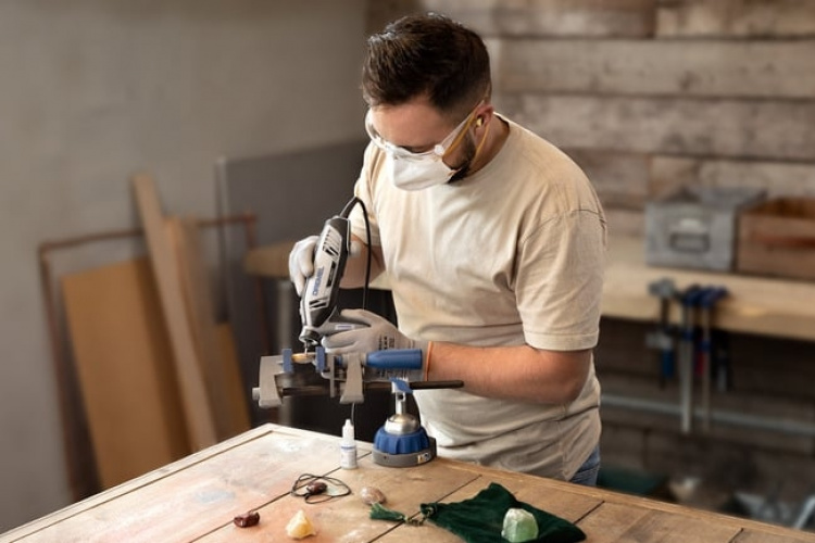 Dremel Dremel 4250-35 multifunktionsværktøj kombinerer kraft med en konstruktion af høj kvalitet