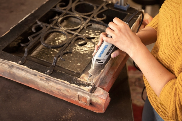 Dremel Dremel 4250-35 multifunktionsværktøj kombinerer kraft med en konstruktion af høj kvalitet