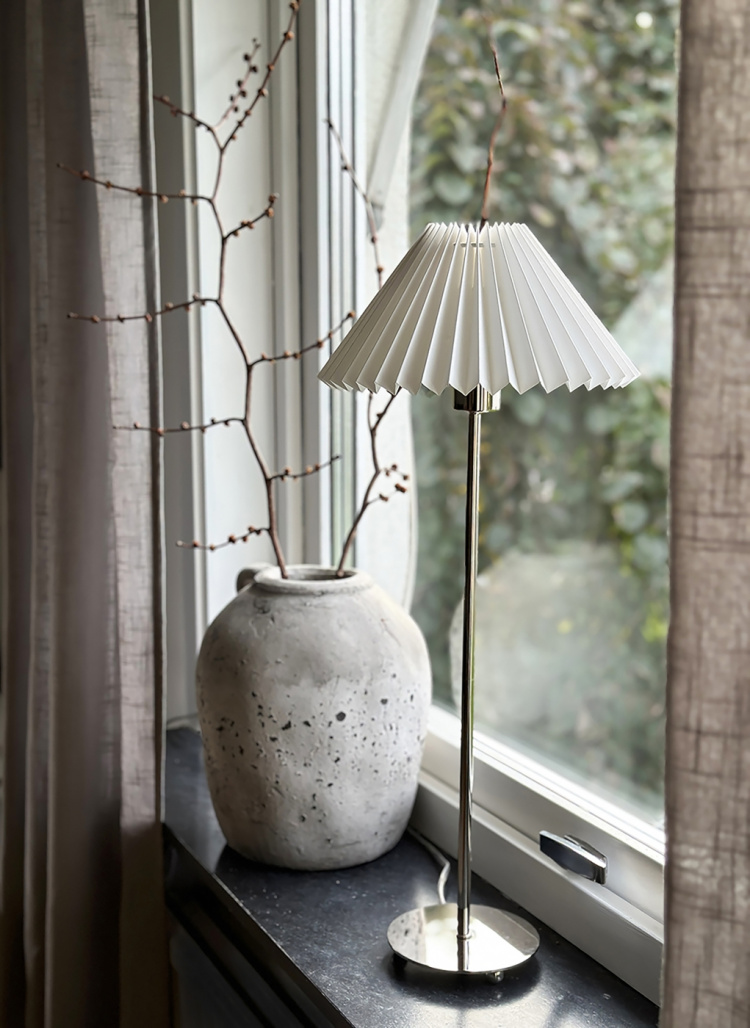 Aneta Bordslampa Ester silver / vit 18338-26-01 Aneta